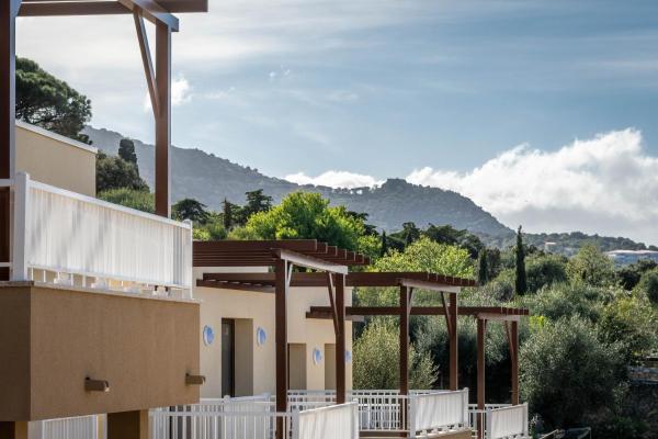 Domaine A Marella, Réserver  Hôtels avec piscine à LʼÎle-Rousse, Piscine