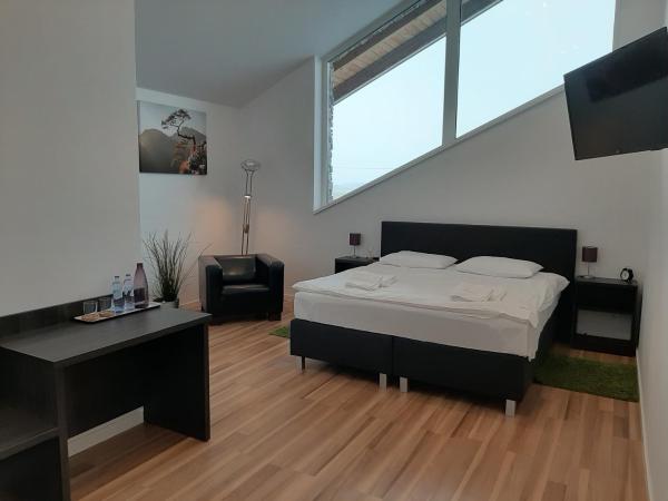 Apartamenty Szlachecki Dwór, Book  Lesser Poland Hotels with a Parking, Parking