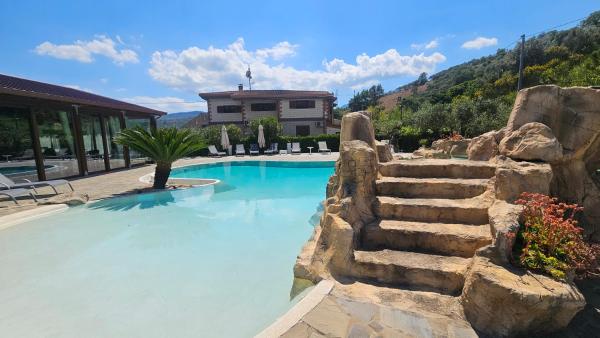 Villa Manila, Prenota  Hotel con piscina a Omignano, Piscina