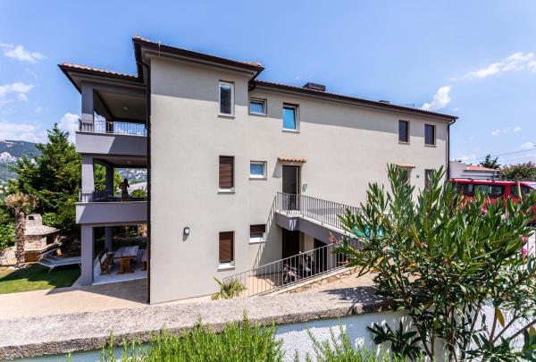 Apartments Vugrinec with Terrace, Buchen Sie Ferienwohnung Baška Insel Krk