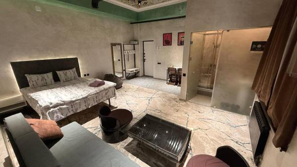 Premium hostel, Prenota  Hotel a Tashkent con parcheggio, Parcheggio
