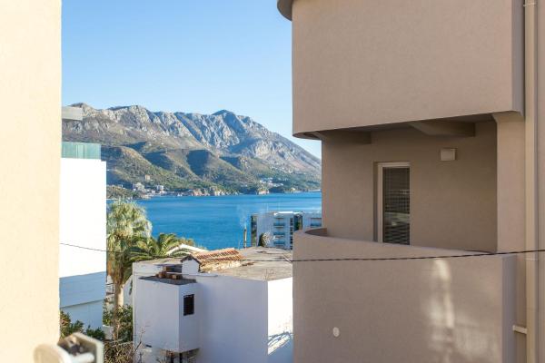 Guest House Lotos, Book  Becici 