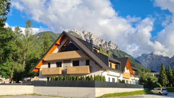 Villa Mojca - Jasna&Jelka Apartments, Central Location with Private Garage and Alpine View, Buchen Sie Ferienwohnung Kranjska Gora Planica