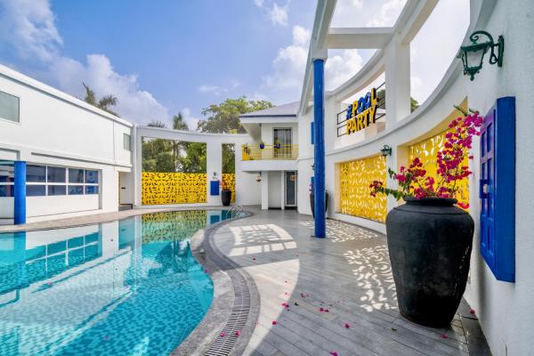 Roadies Rostel - Best Adventure Resort in Ahmedabad, Réserver  Hôtels à Gujarat avec piscine, Piscine
