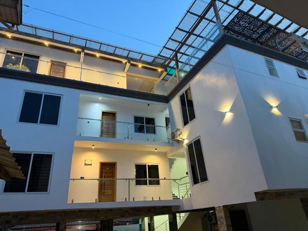Bonsukoda Lodge, Reserva ahora  Hoteles en Gran Acra con aparcamiento, Aparcamiento