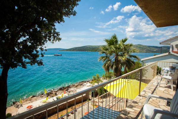 Villa Amarela, Buchen Sie  Hotels in Gespanschaft Split-Dalmatien mit Parkplatz, Parkplätze
