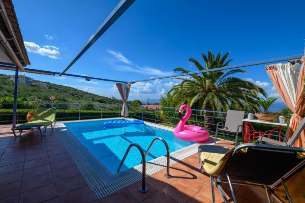 Cozy Small Smart Villa with Private Pool Mikri Mantineia Kalamata, Prenota  Kalamata Messinia