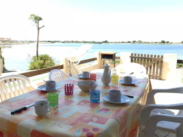 Villa Face au Lac avec Terrasse et Barbecue - 3 Pièces + Mezzanine pour 6 Personnes - FR-1-81-96, Réserver  Leucate Corbières
