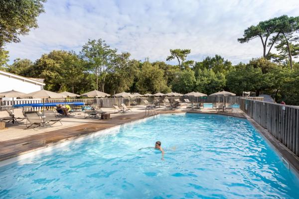 Huttopia Oleron Les Pins, Reserva ahora  Hoteles en Aquitania con aparcamiento, Aparcamiento