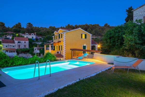 Villa Green Garden, Prenota  Hotel con piscina a Croatian Islands, Piscina