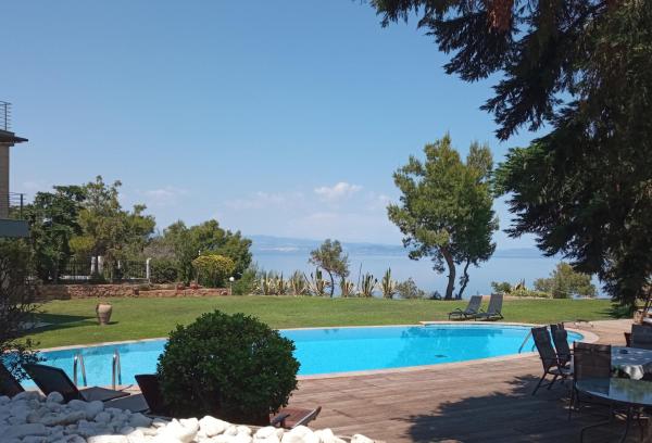 Castle on the edge of the sea, Prenota  Hotel con piscina a Nea Potidaea, Piscina