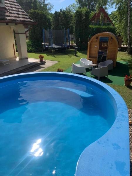Tiszapart-Vendégház, Réserver  Hôtels à Southern Great Plain avec piscine, Piscine