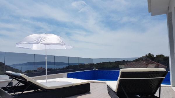 Villa Ivana - Sea View - Trogir, Ciovo, Buchen Sie  Hotels in Gespanschaft Split-Dalmatien mit Pool, Schwimmbad