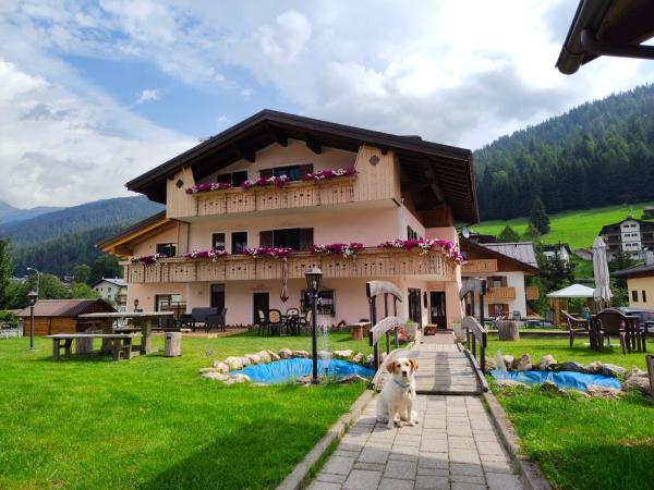 Appartamenti da Costantino, Prenota  Hotel a Veneto con parcheggio, Parcheggio