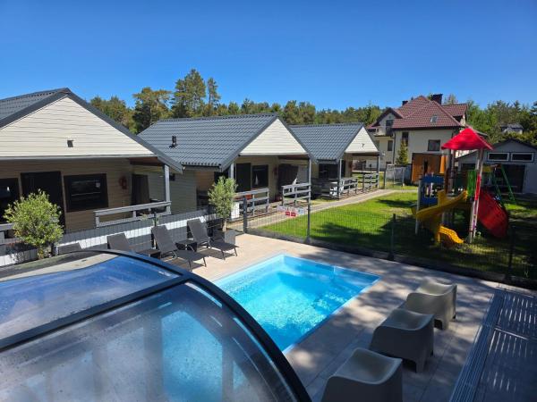 Bursztynowo Domki z basenem, Reserva ahora  Hoteles en Pomerania con aparcamiento, Aparcamiento
