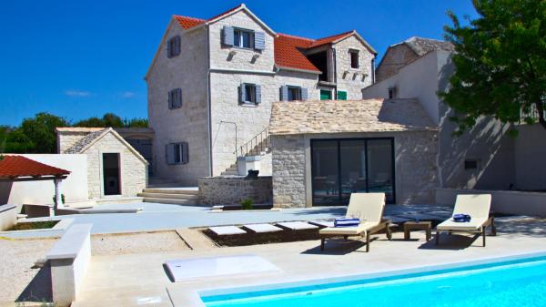 Villa Komelo, Prenota  Hotel con piscina a Croatian Islands, Piscina