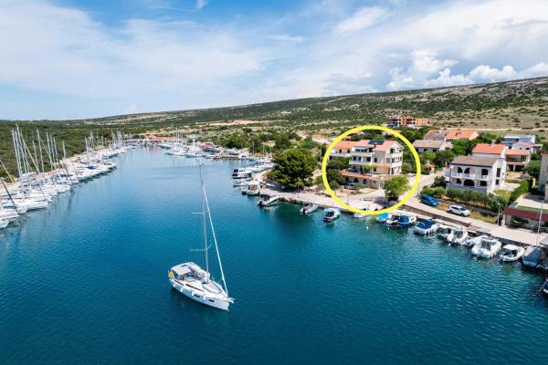Beachfront Lovro apartment by Pag tours, Reserva ahora Apartamento  