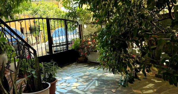Jazoj Family hotel, Buchen Sie  Hotels in Qark Vlora mit Parkplatz, Parkplätze