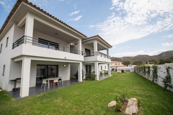 Residence Petradoru, Réserver  Hôtels avec piscine à LʼÎle-Rousse, Piscine