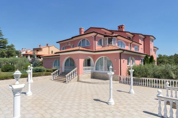 Apartments and Rooms Villa Chiara, Reserva ahora Apartamento Hoteles con piscina en Pavicini, Piscina