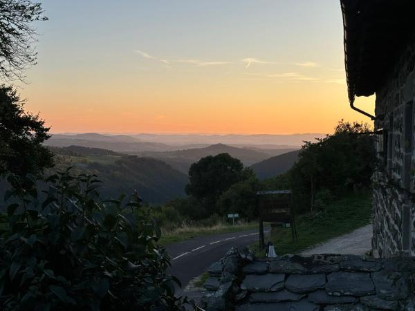 Auberge & Camping Sabatoux, Prenota  Hotel a Alvernia con parcheggio, Parcheggio