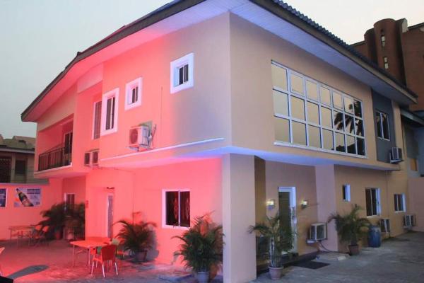 Chantella Suites, Buchen Sie  Hotels in Lagos mit Parkplatz, Parkplätze