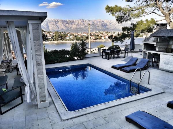 Villa Sky with stunning view, Prenota  Hotel con piscina a Croatian Islands, Piscina
