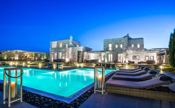 Aelia Paros Beachfront Villas, Prenota  Hotel a Paro con piscina, Piscina