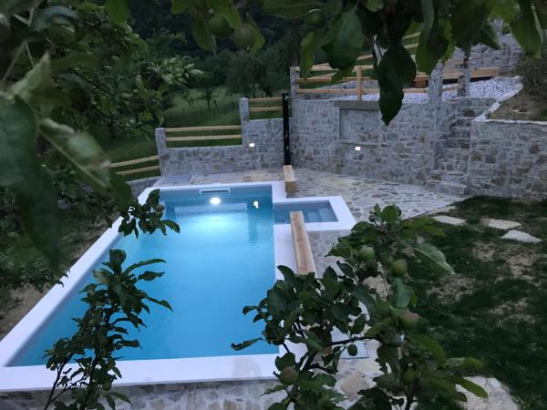 Apartments Cvetje, Prenota Appartamento Hotel con piscina a Alpi Giulie, Piscina