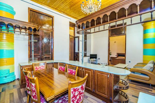 3 bedrooms Street Nizami-Khagani, Prenota  Hotel a Baku con colazione, Colazione