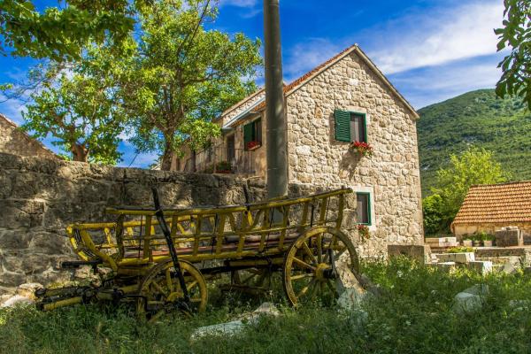 Holiday Home Godinj, Buchen Sie  Hotels in Gespanschaft Split-Dalmatien mit Parkplatz, Parkplätze