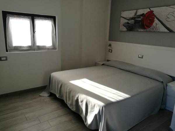 IRON GATE MARINA3B, Prenota  Hotel a Sarzana con piscina, Piscina