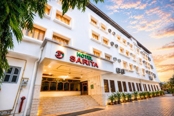 Hotel Sarita - Near Surat Railway Station, Réserver  Hôtels à Gujarat avec parking, Parking