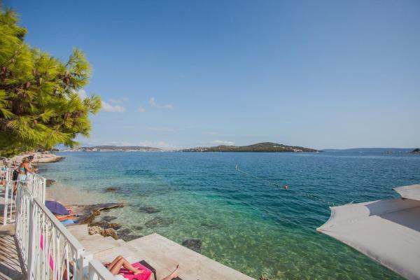 Happy Camp mobile homes in Camping Amadria Park Camping Trogir, Buchen Sie  Hotels in Gespanschaft Split-Dalmatien mit Pool, Schwimmbad