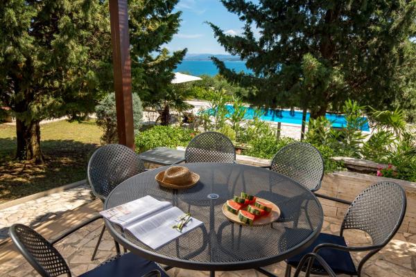 Villa Pinia Holiday home with a pool, Buchen Sie  Hotels mit Pool in Kvarner-Bucht, Schwimmbad