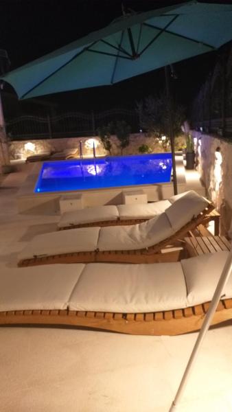 Villa Mira Trogir, Buchen Sie  Hotels in Gespanschaft Split-Dalmatien mit Parkplatz, Parkplätze