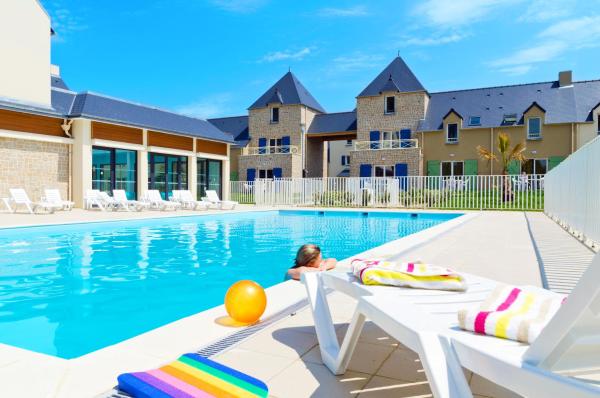 Lieu Dit Le Domaine Des Mauriers Apartment, Prenota Appartamento Hotel con piscina a Bretagna, Piscina