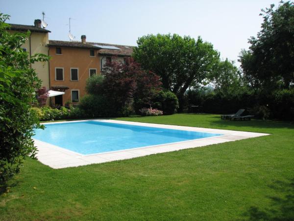 B&B Casale Onida, Buchen Sie  Hotels in Volta Mantovana mit Pool, Schwimmbad