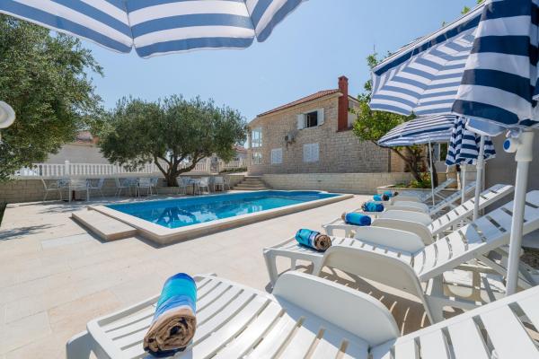 Villa Tomasovic with pool in Podstrana, Buchen Sie  Hotels in Gespanschaft Split-Dalmatien mit Pool, Schwimmbad