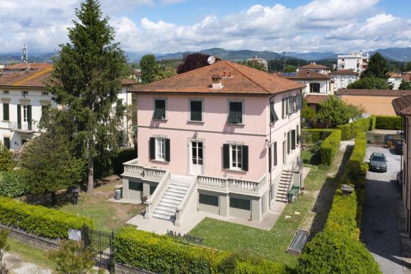 B&B Villa Agnese Lucca, Réserver  Hôtels à Lucques avec parking, Parking