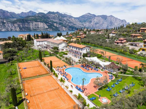 Club Hotel Olivi - Tennis Center, Prenota  Hotel a Veneto con piscina, Piscina