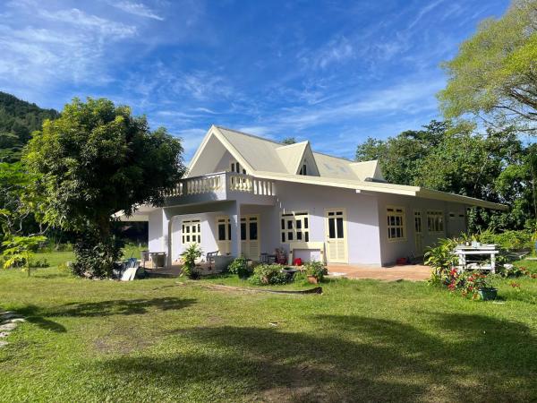 Waterlily House, Book  Huahine French Polynesia
