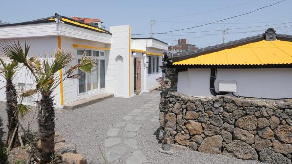 JEJUDO THECCLLIMSTAY Gimnyeong Village4 people, maximum 7 people, room 4, bathroom 2, Reserva ahora  Hoteles en Isla de Jeju con aparcamiento, Aparcamiento