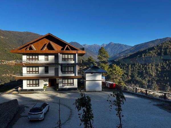 Pines Dirang Homestay, Prenota  Chug Arunachal Pradesh