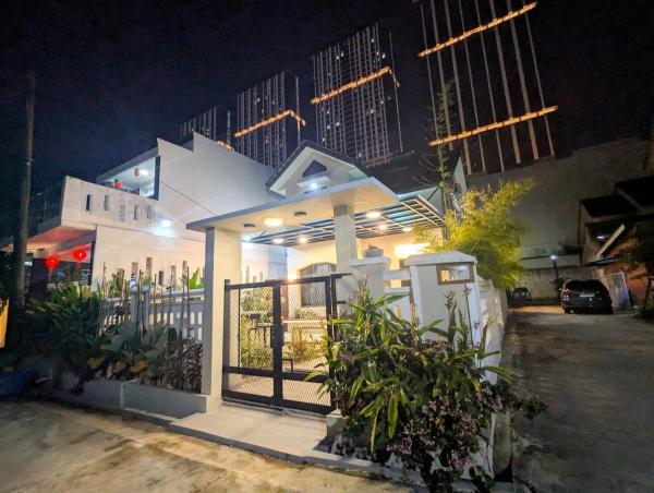 S&D D-245 Luxury & Cozy Villa 6-8 pax at Citra Batam Center, Reserva ahora  Hoteles en Batam con aparcamiento, Aparcamiento