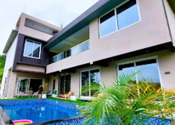 6BHK Premium Villa in Igatpuri Shahpur Nashik with Private Pool, Réserver  Hôtels à Maharashtra avec piscine, Piscine