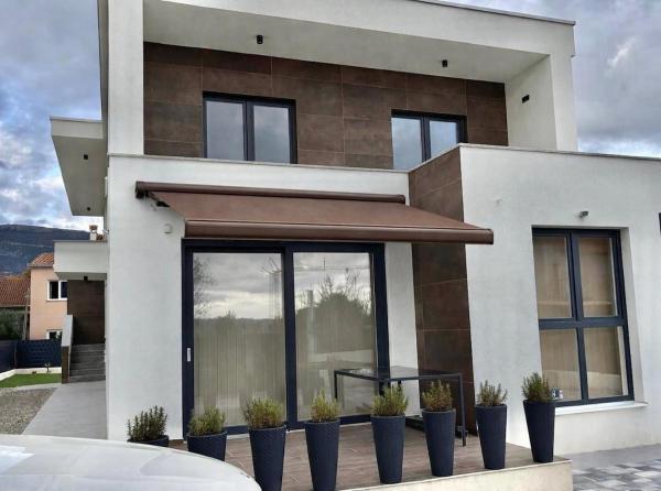 Villa Stella Lux ,3 Bedroom Villa with Jacuzzi near Split, Buchen Sie  Hotels in Gespanschaft Split-Dalmatien mit Parkplatz, Parkplätze