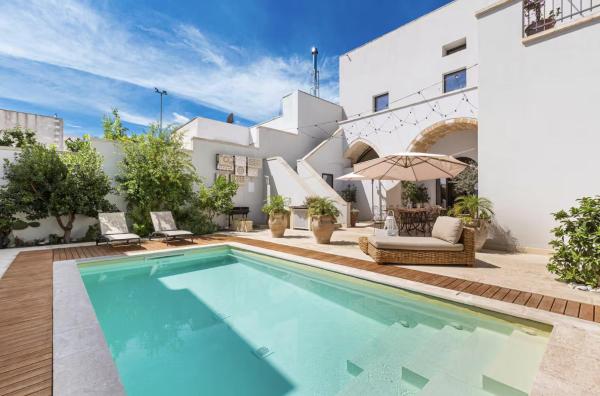 Palazzo Flora, Reserva ahora  Hoteles con piscina en Collepasso, Piscina