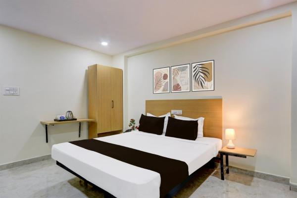 Super Townhouse Kukatpally Formerly SV Royal, Réserver  Hôtels à Telangana avec parking, Parking