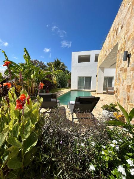 Tangawizi Villa con piscina, Prenota  Hotel a Pvani region con parcheggio, Parcheggio